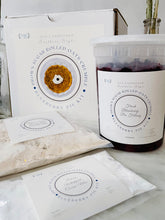 Load image into Gallery viewer, Southern Brown Sugar Rolled Oats Crumble Blueberry Pie Kit